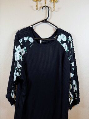 Cato Black Ribbed Knit Top with floral & lace inserts at the sleeves. Size 26/28